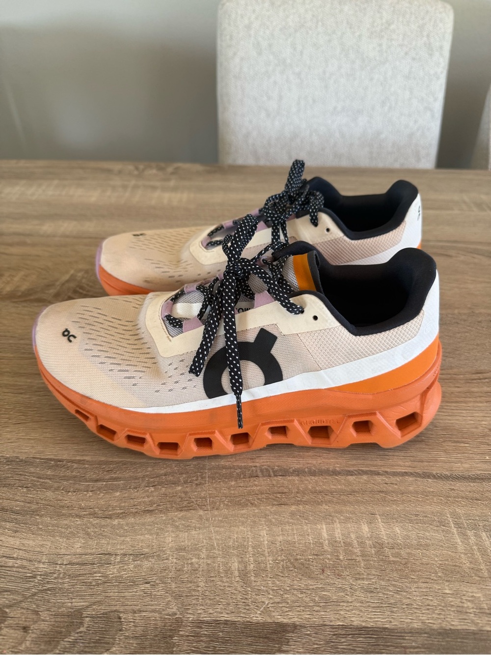 On clouds Women Sneakers - Peach and Orange